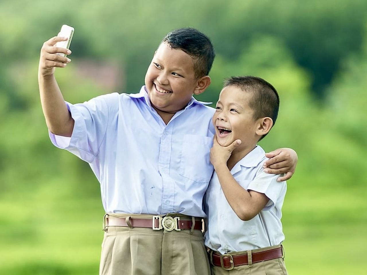 Kinder fotografieren Selfie Frontkamera